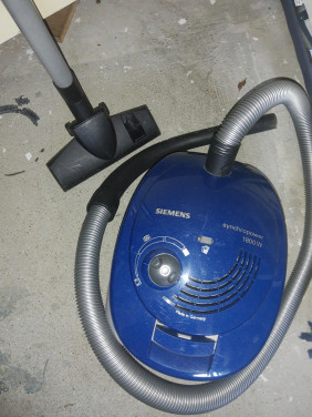 Z.g.a.n.   Siemens stofzuiger met hulpstukken   45 euro