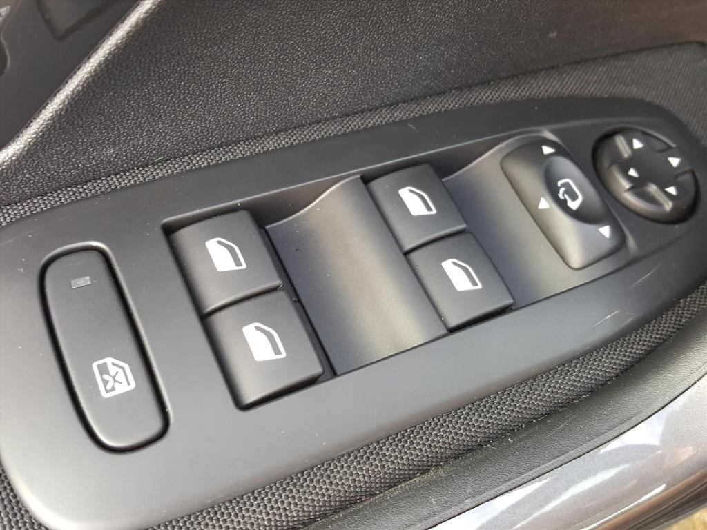 Peugeot 2008 active 1.2 pt-82pk trekhaak | navigatie | cruise control | air