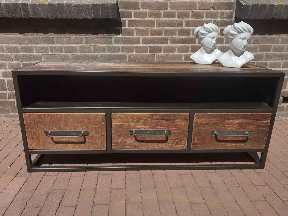 HEEL VEEL DECORATIE BIJ 3Z FACTORY IN ARNEMUIDEN