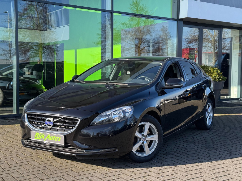 Volvo V40 2.0 t2 you! * cruise control * stoelverwarming * navigatie