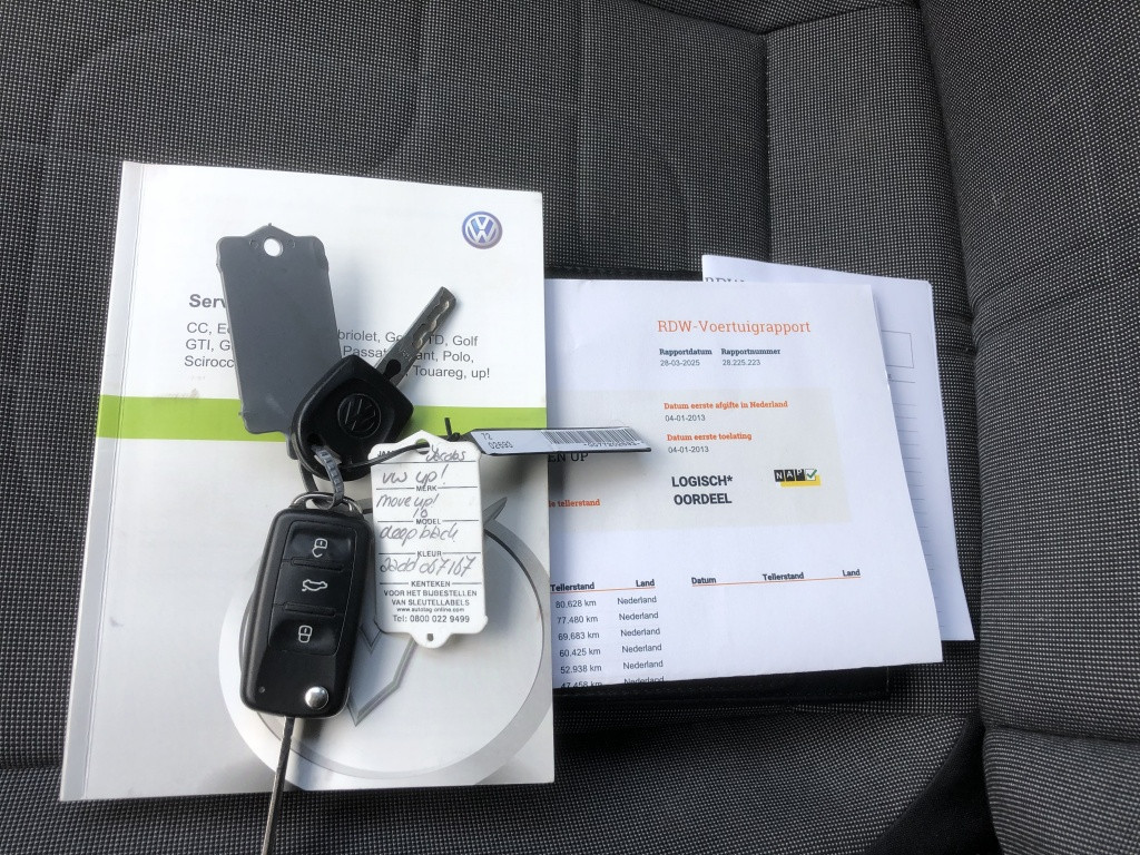 Volkswagen UP! 1.0 move up! bluem.