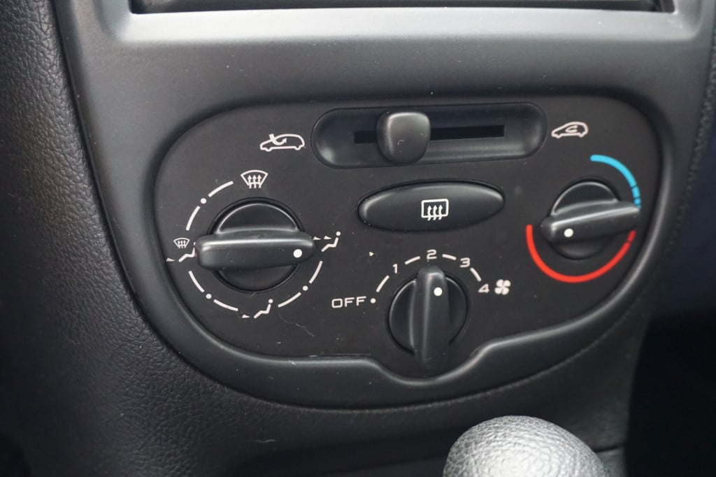 Peugeot 206 1.4 xt automaat - elektr. ramen / nieuwe apk!
