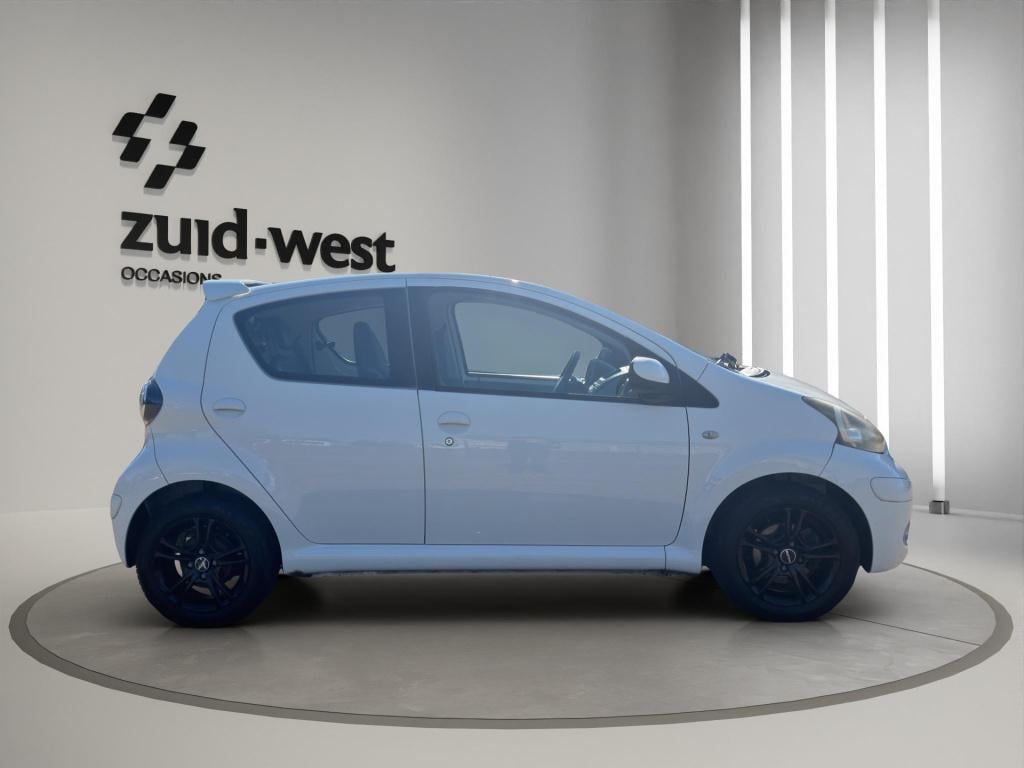Toyota Aygo 1.0-12v xcite white airco 5 deurs leder
