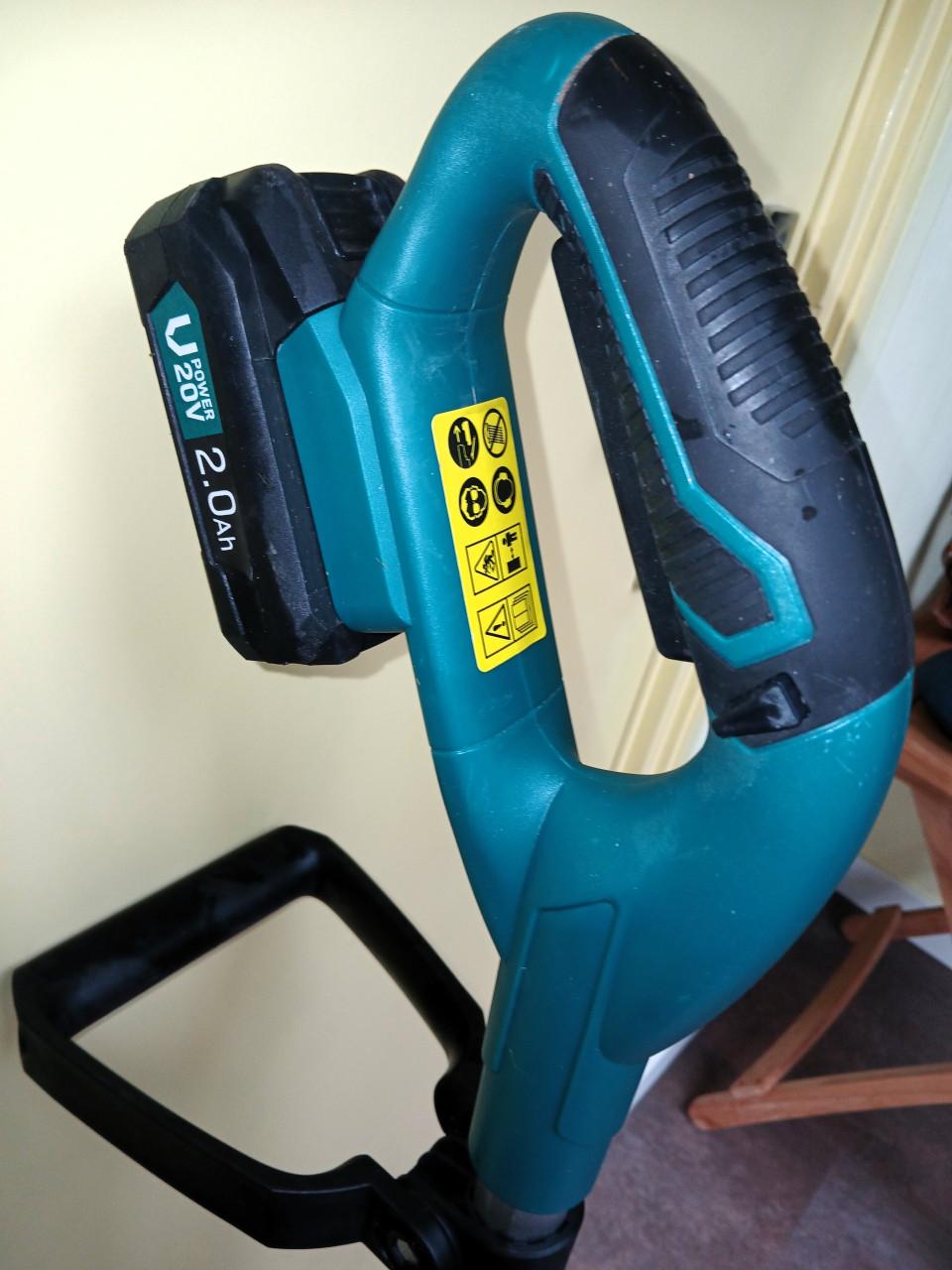 Vonroc draadloze kantenmaaier incl accu en snellader KOOPJE