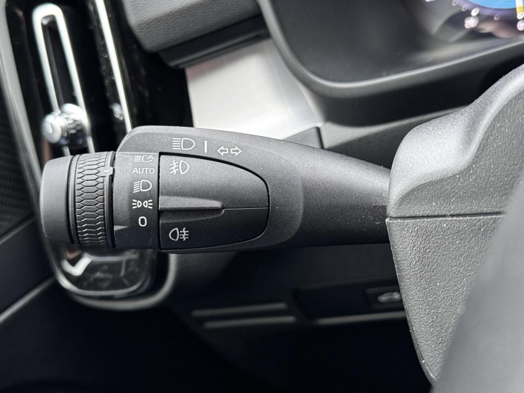 Volvo XC40 2.0 b4 plus dark | 18'' lmv | trekhaak | harman kardon