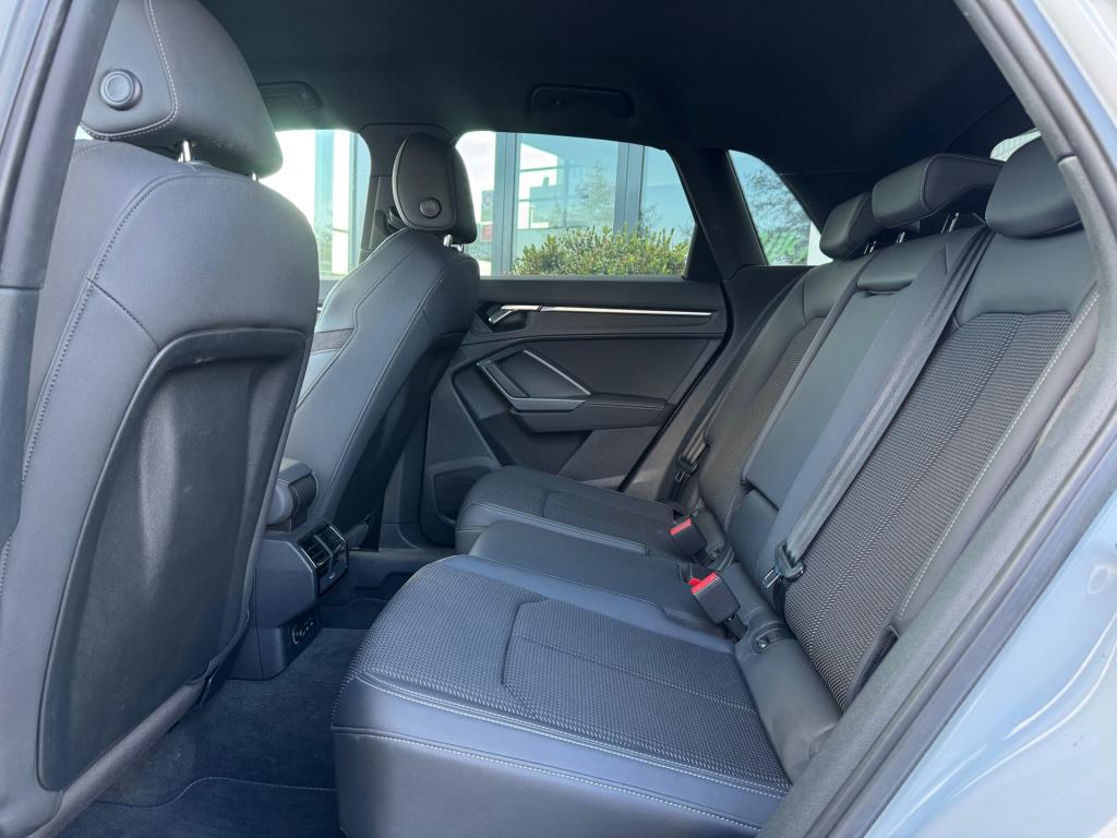 Audi Q3 35 tfsi 3x s-line* keyless * matrix led * camera * carplay