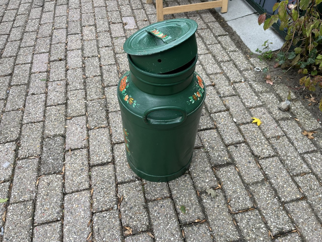 Melkbus beschilderd