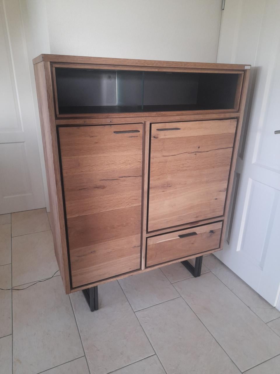 TitelPrachtige XOOON kast 110 x 42 x x 145H (in goede nette staat)