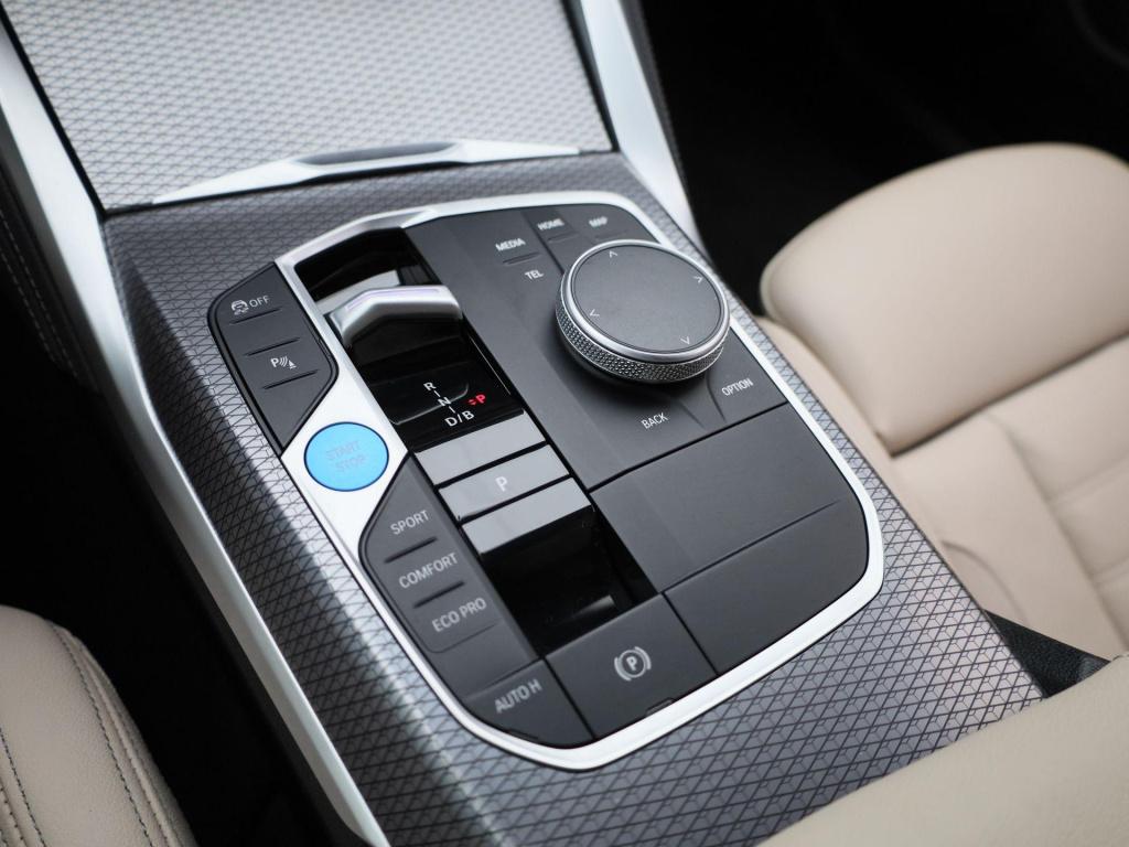 BMW I4 edrive35 m-sport 70 kwh | panoramadak | oyster leder | stoelverwarmi