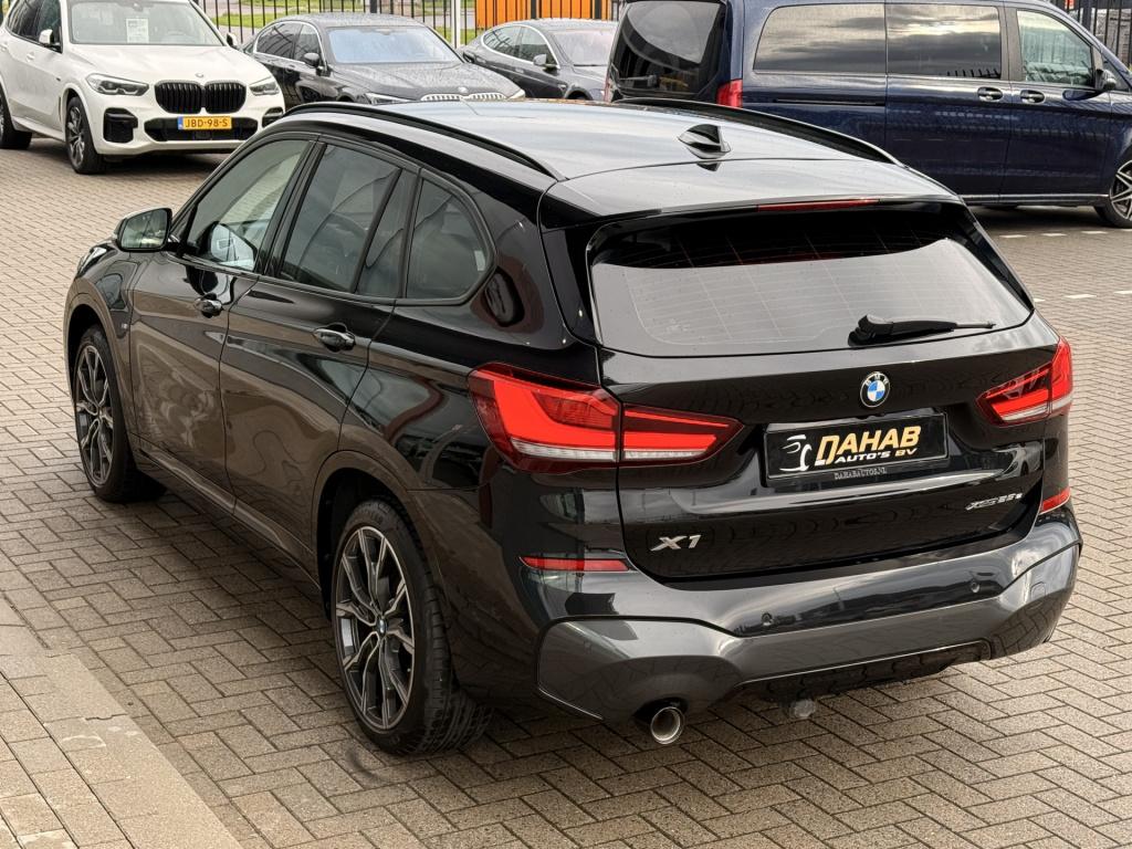 BMW X1 xdrive25e high executive m-sport | led | afn trekhaak | stoelverwarm
