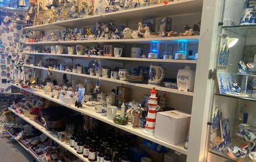 Winkelinventaris en restanten souveniers