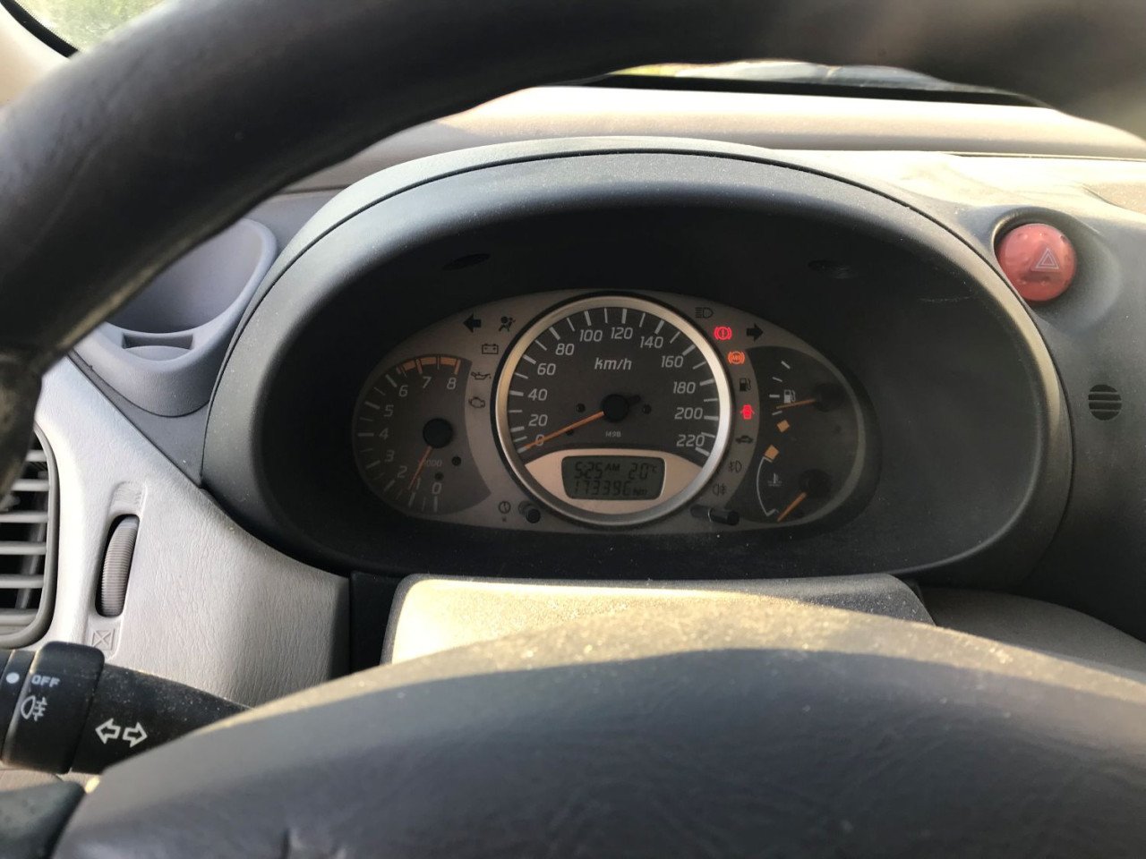 Nissan Almera Tino