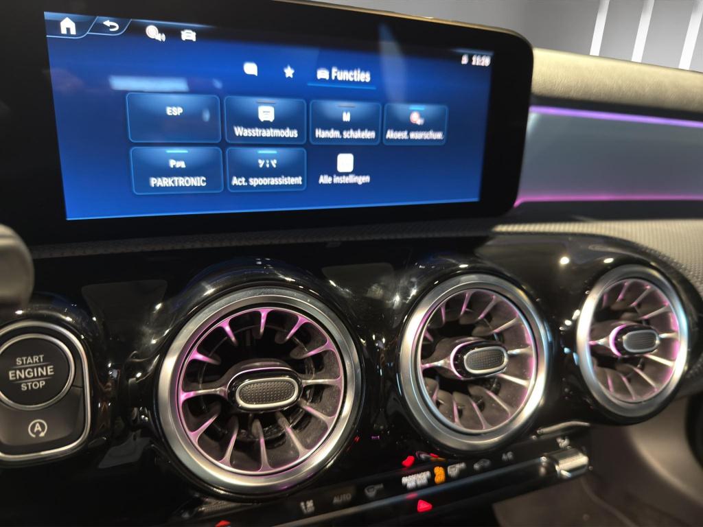 Mercedes-Benz A-Klasse 180 amg line | pano | sfeer | stoelverw. | camera | 