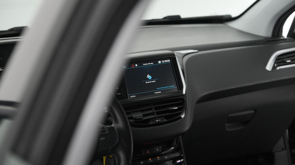 Peugeot 2008 puretech 82 signature | camera | apple carplay | parkeersensor