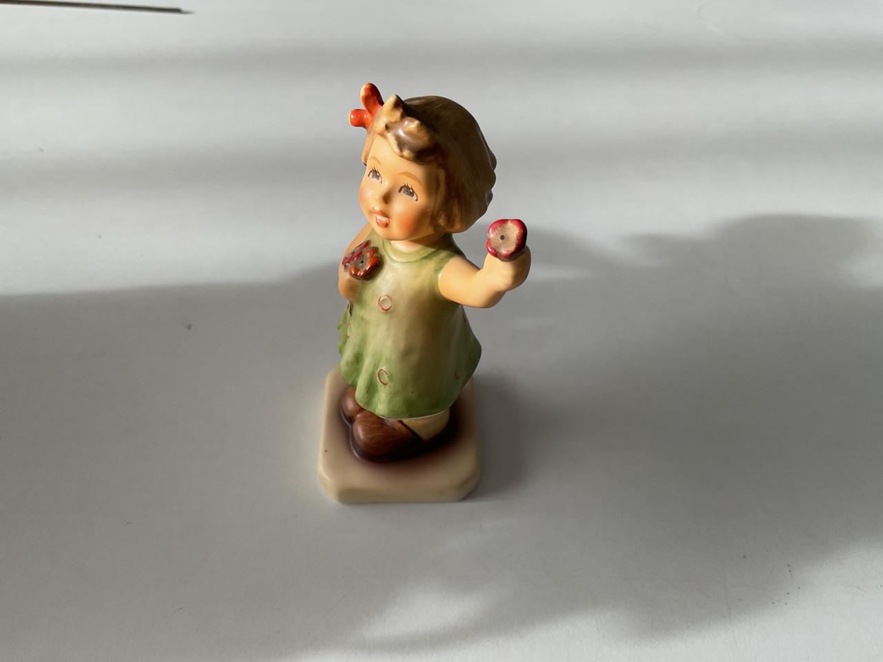 Hummel. Nr. 793.       Bloemenmeisje.      Jaar: 1994.    Helemaal gaaf.