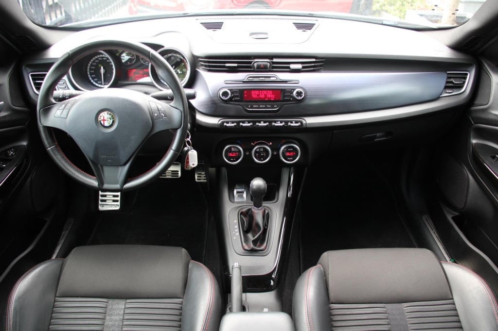 Alfa Romeo Giulietta 1.4 t turbo sportiva tct automaat - xenon - leder - st