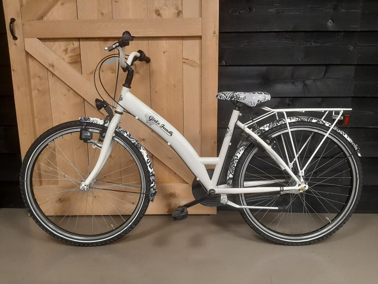 Leuke 26 inch Bike Fun Girls Fun met 3 versnellingen