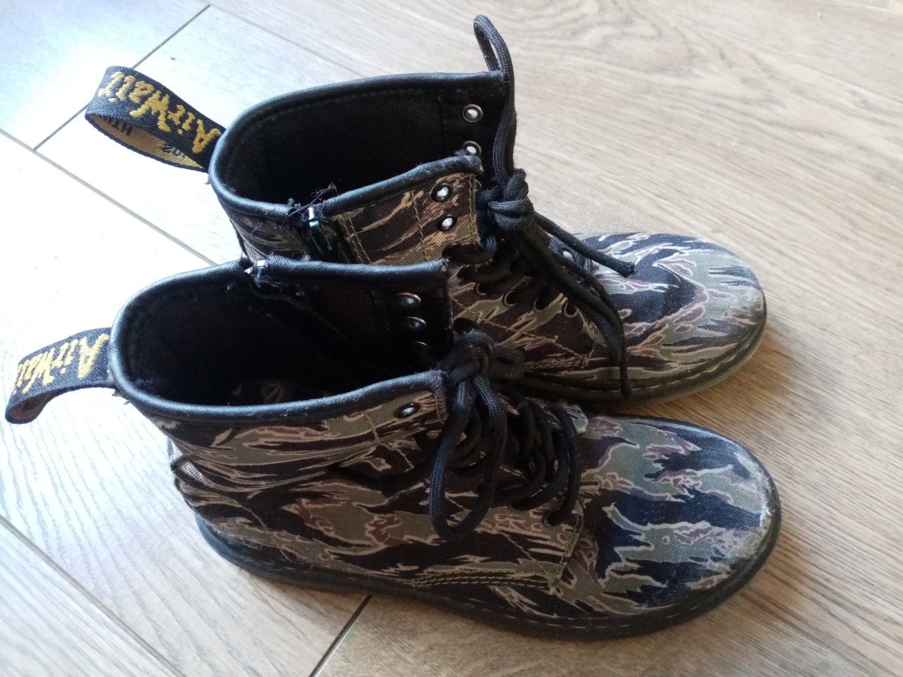 Dr. Martens met camouflage print, maat 34
