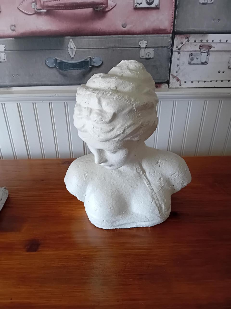 Borstbeeld steen