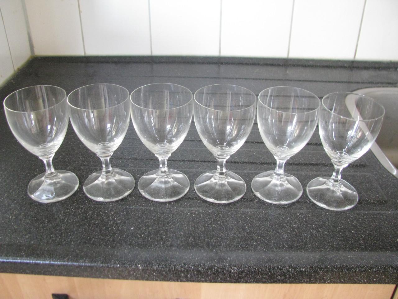 30 Delig glasservies.