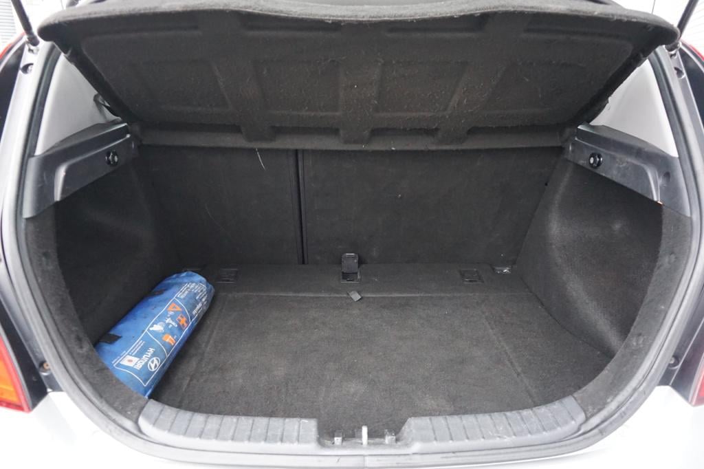 Hyundai I 30 1.4i active cool airco / elektr. ramen / nieuwe apk!