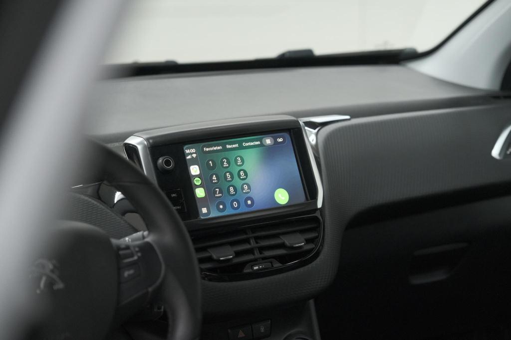 Peugeot 2008 puretech 110 blue lion | trekhaak | apple carplay | parkeersen