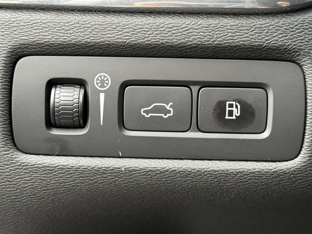 Volvo XC60 t8 390pk recharge r-design| panodak| luchtvering| trekhaak| came