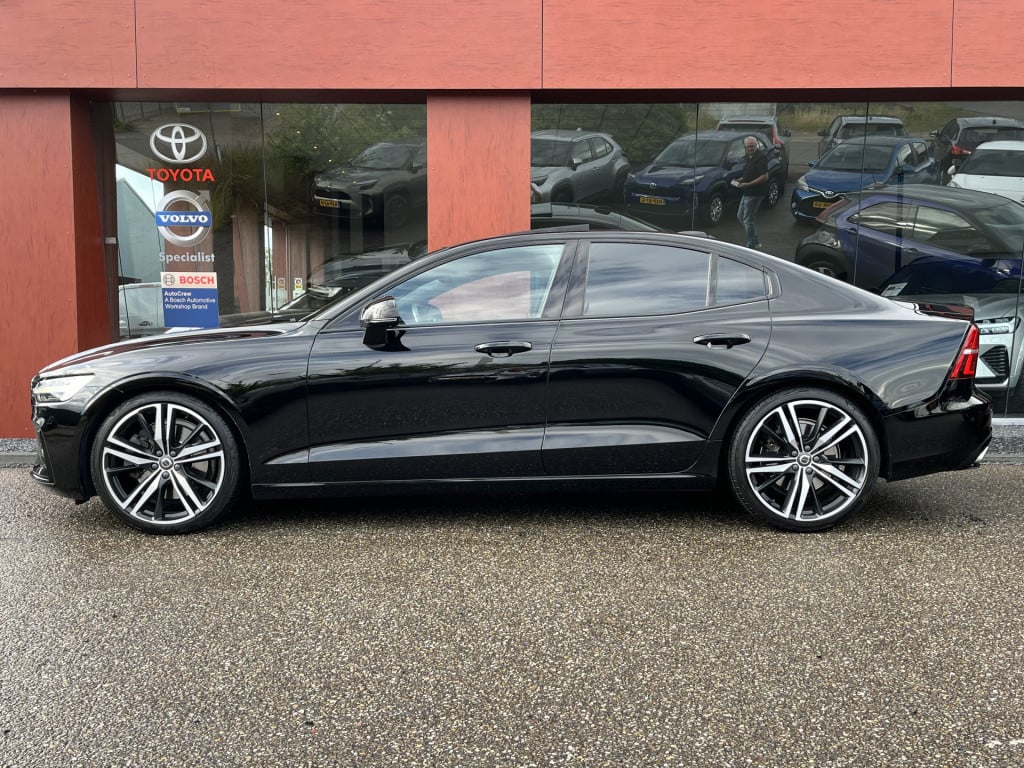 Volvo S60 2.0 t5 r-design | pano | pilot assist | head-up | carplay | stuur