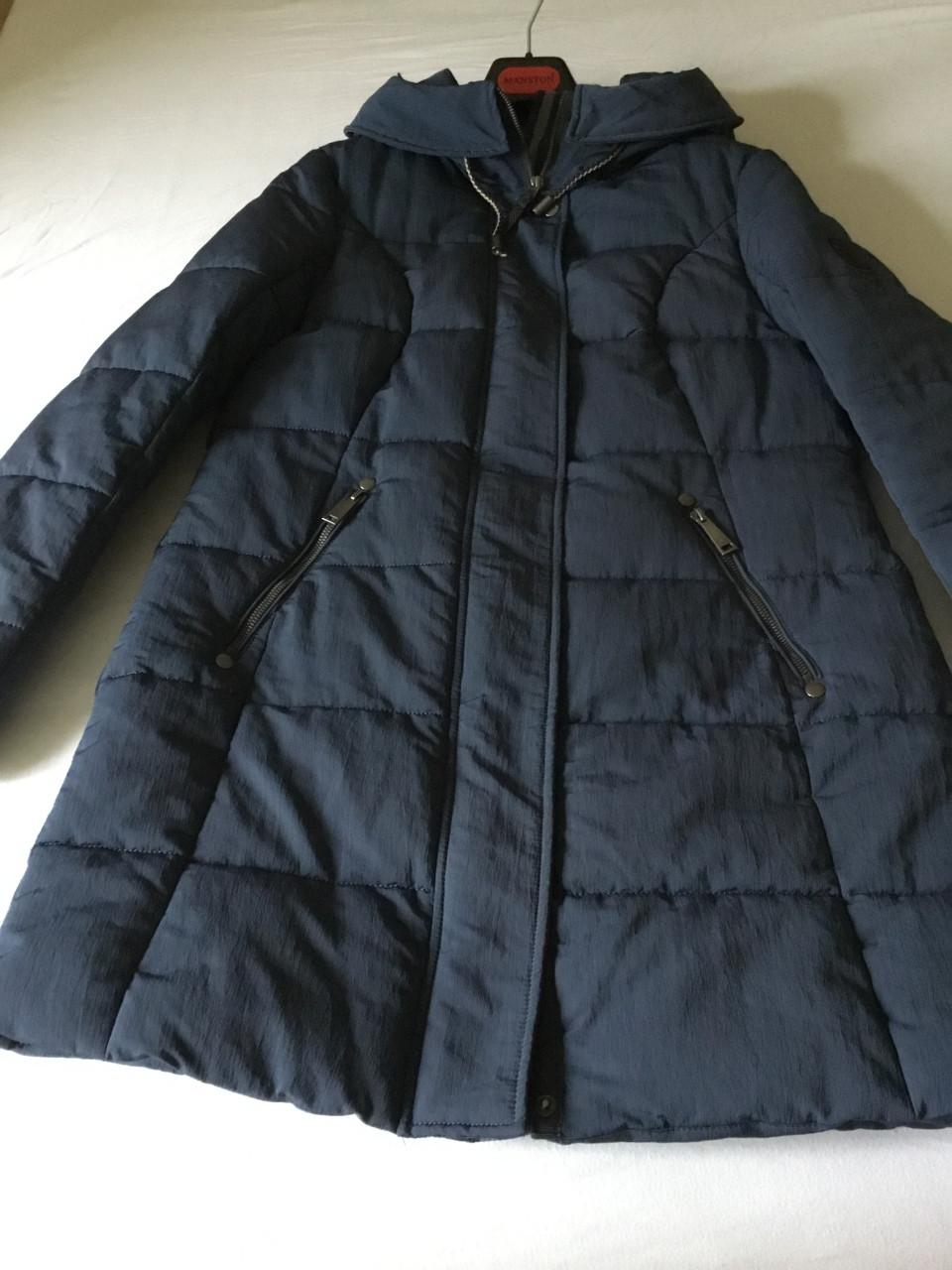 Dames winterjas met capuchon.  Maat 40.