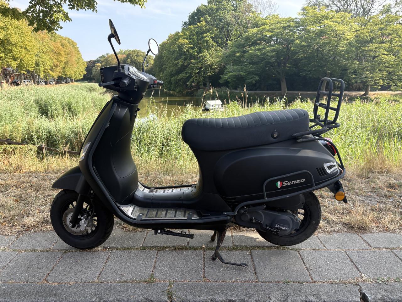 Senzo Rivalux S scooter