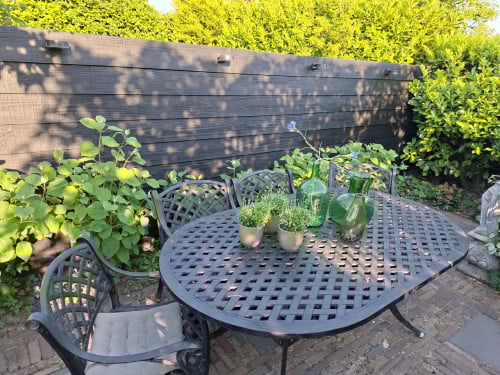 Gietijzeren tuintafel met 6 stoelen