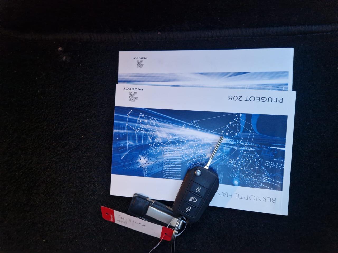 TE KOOP PEUGEOT 208 1.2 PURE TECH ALLURE