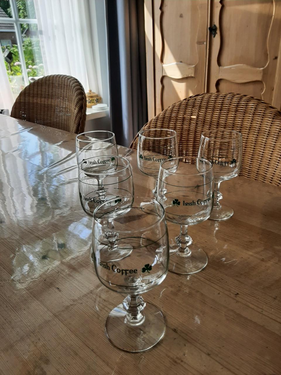 VINTAGE - 6  IRISH COFFEE GLAZEN -   KRISTAL