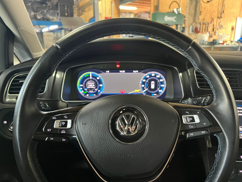 Volkswagen E-golf e-golf 136pk, virtual cockpit, apple carplay, navigatie