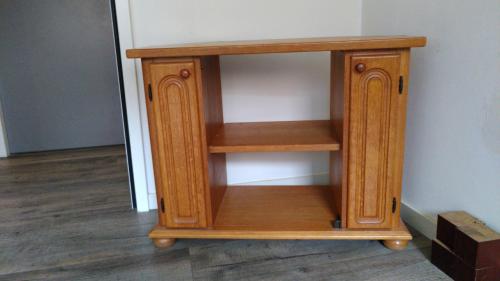 Hoekkastje / tvmeubel