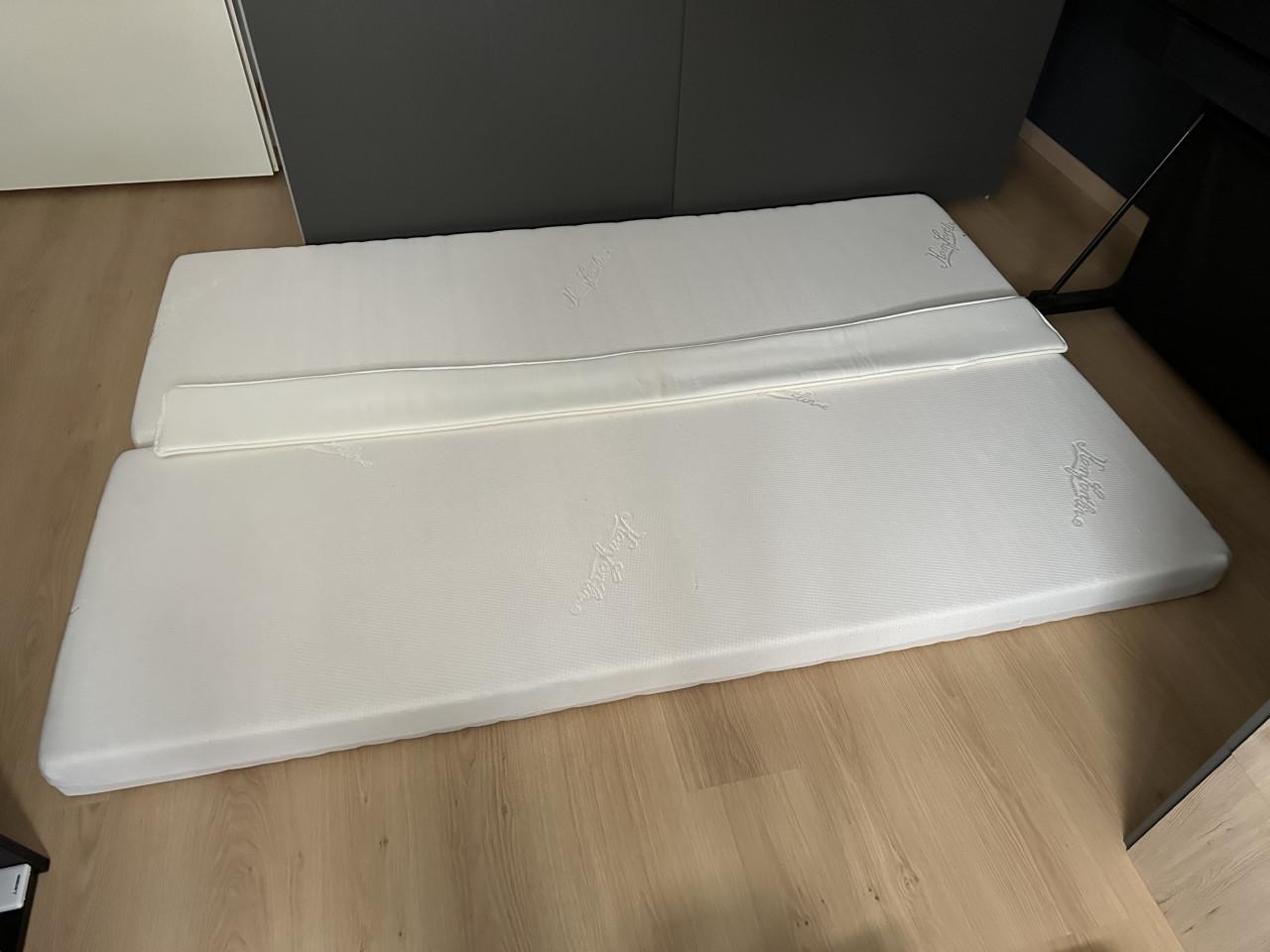 Twee comfortline matrassen 70x200x12cm