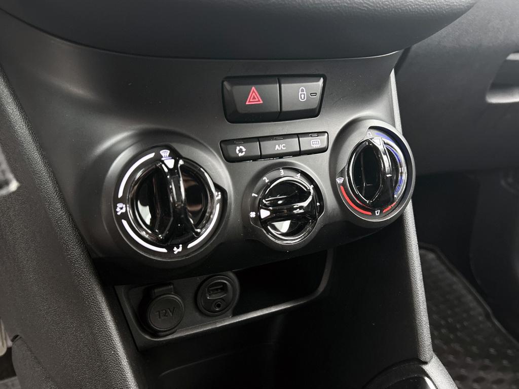 Peugeot 208 82 pk blue lion | rijklaar | trekhaak | navigatie | parkeersens