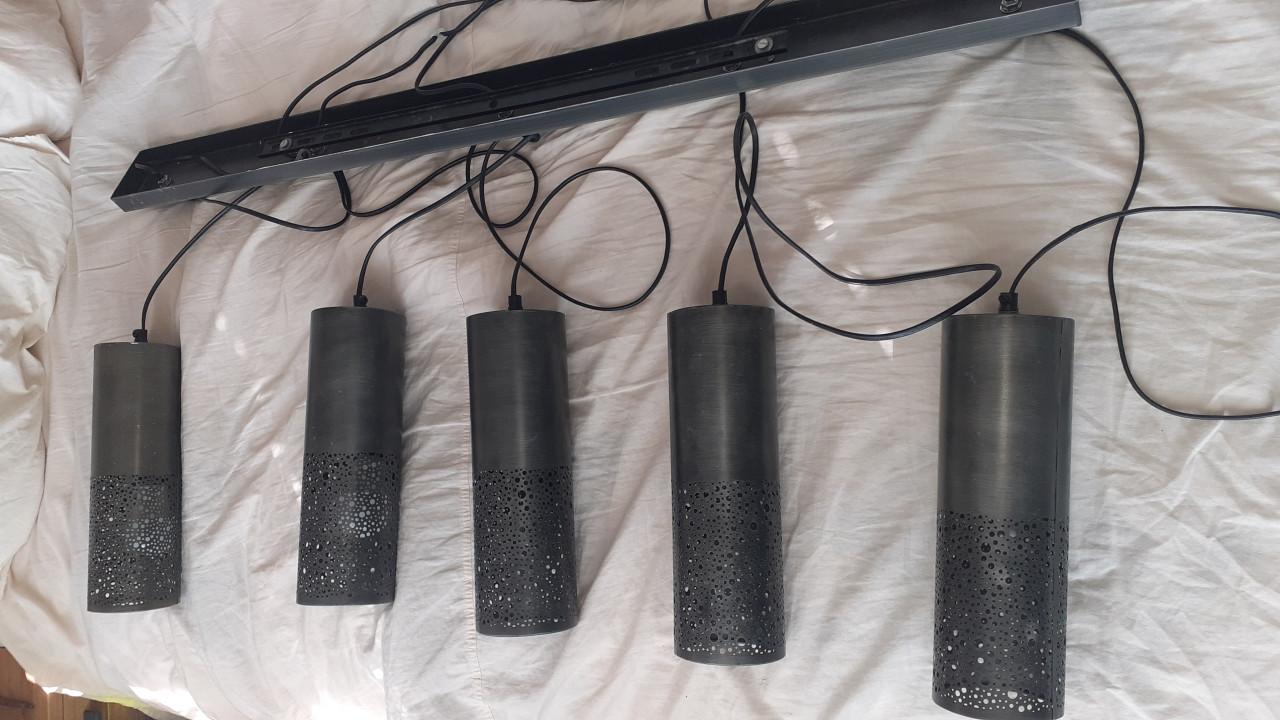 2 x HANGLAMPEN...elke met ..5 kelken  &  Buro-lampen