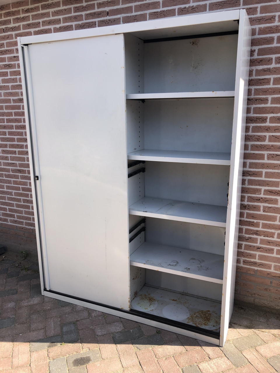 Stalen schuifdeur kast