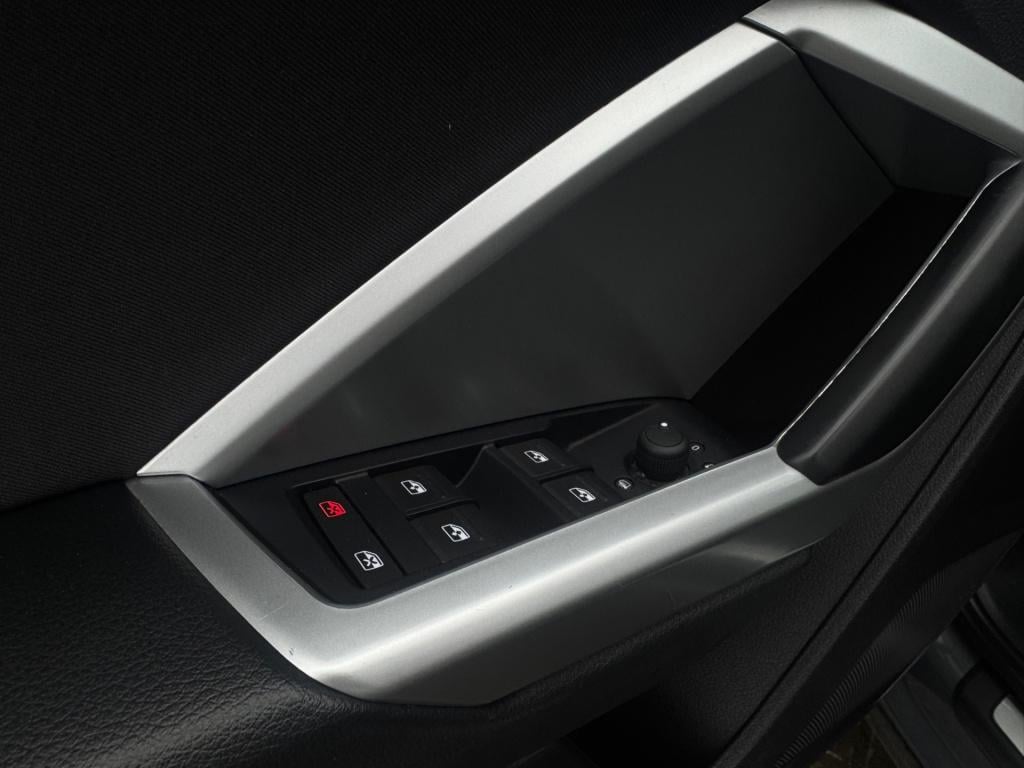 Audi Q3 35 tfsi * matrix led * stoelverwarming * adaptive cruise control