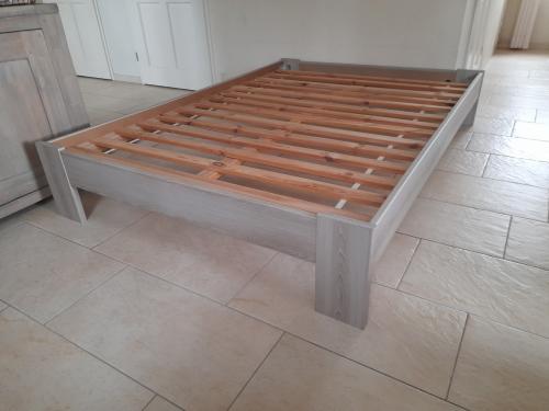 Mooi bed 140 x 200 (in goede nette staat )