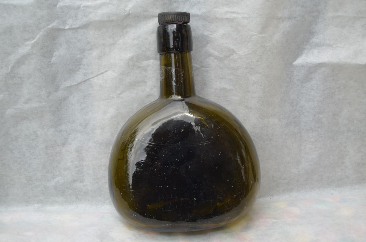 Keystone Burgundy oude Austr. wijnflessen 19e eeuws