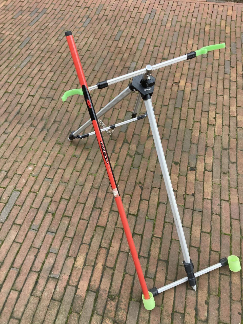 Hengelsteunen/Hengels/Viskoffers/Regenpak AGU/Fietskarretje / Vismolen etc.