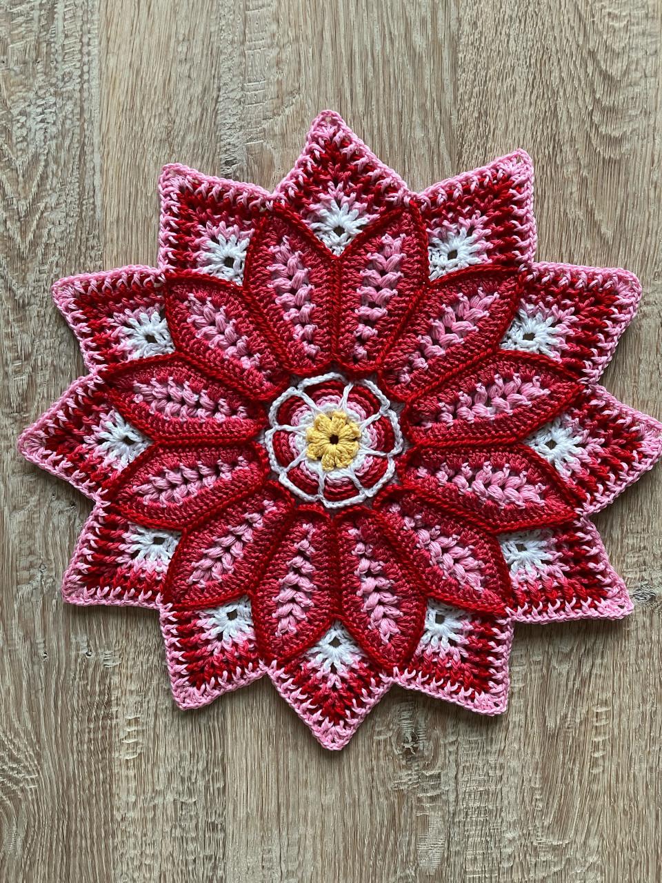 Twee mooie aparte gehaakte kleedjes