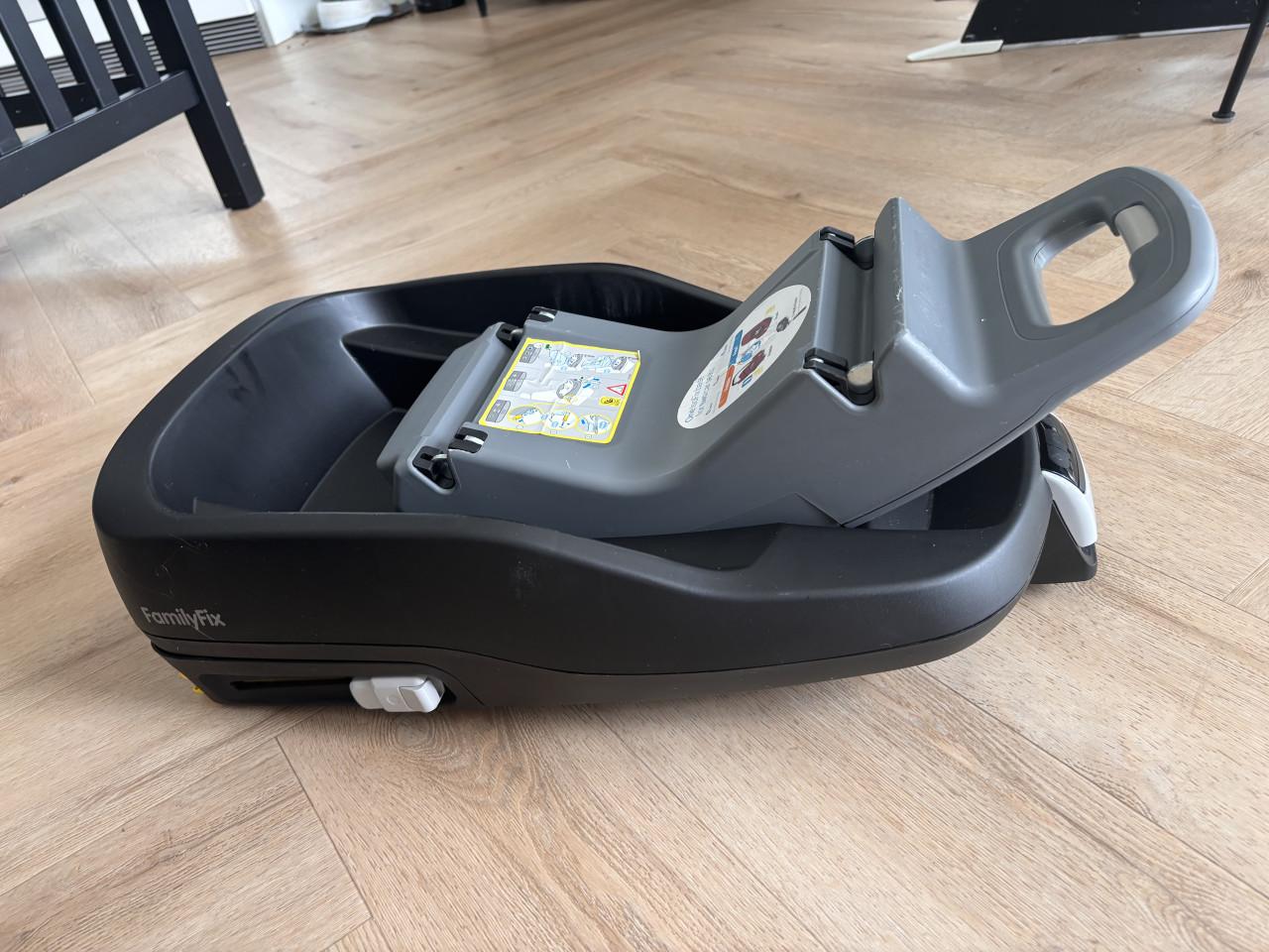Maxi Cosi CabrioFix i-Size + familyfix base
