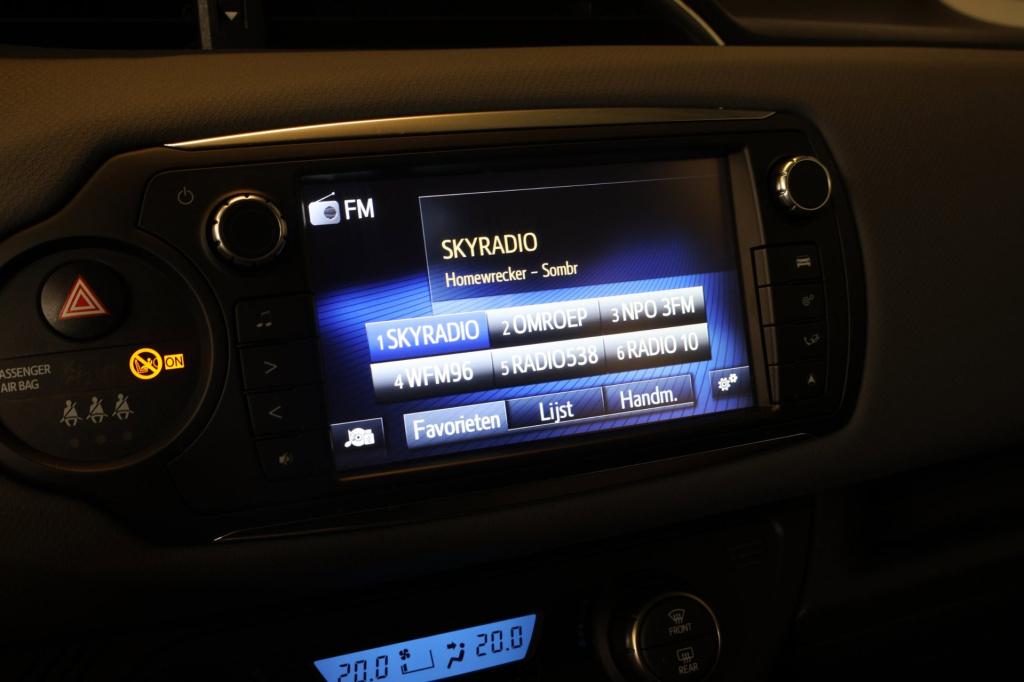 Toyota Yaris 1.5 hybrid lease nl auto, cruise controle, navigatie,