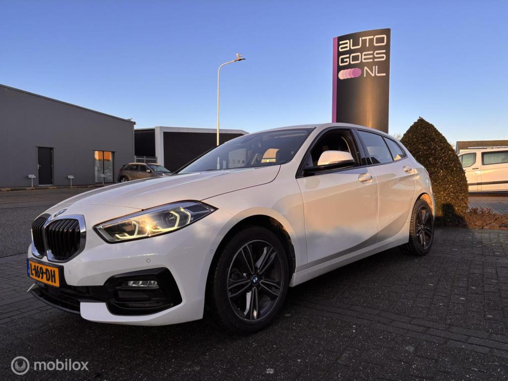 BMW 1 Serie 118i corporate sport virtual cockpit camara