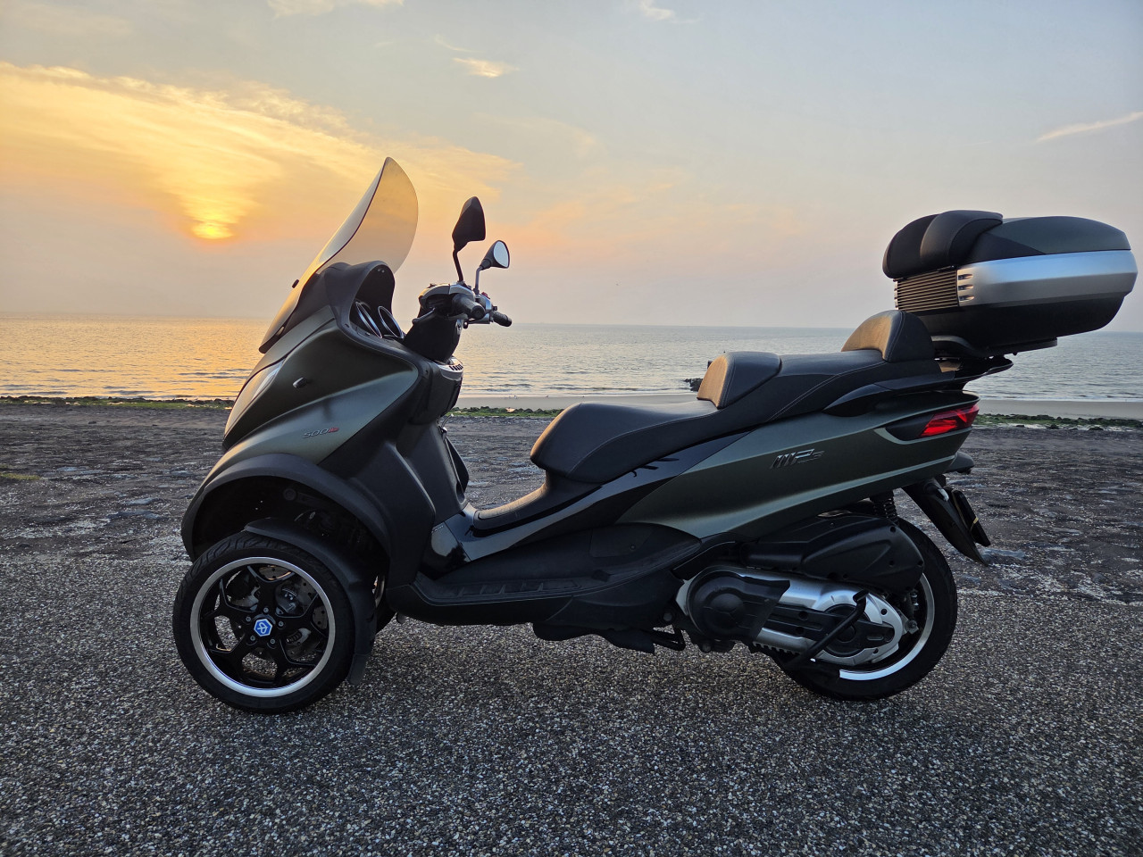 Piaggio MP3 500LT Ie Sport met topkoffer in kleur!