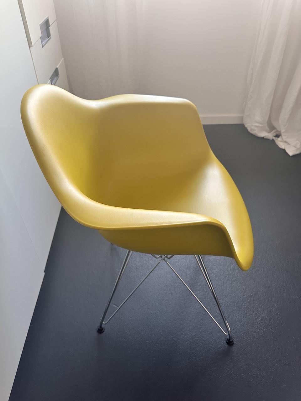 Vitra Eames Stoelen DAW en DAR designstoelen