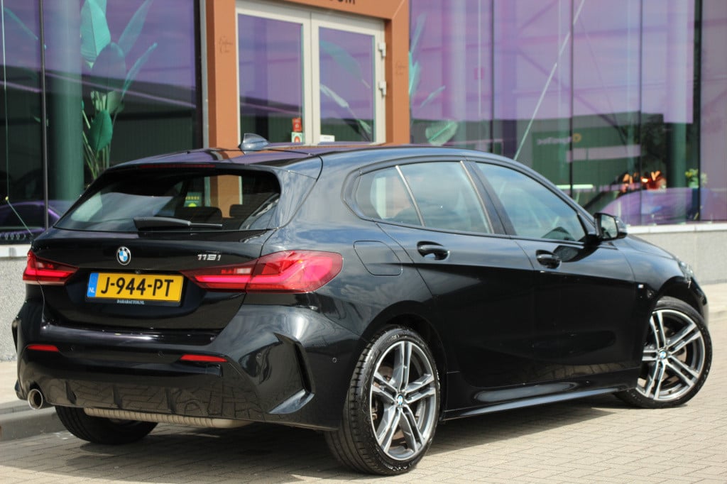 BMW 1 Serie 118i m-sport | digitale cockpit | leder | camera | dab